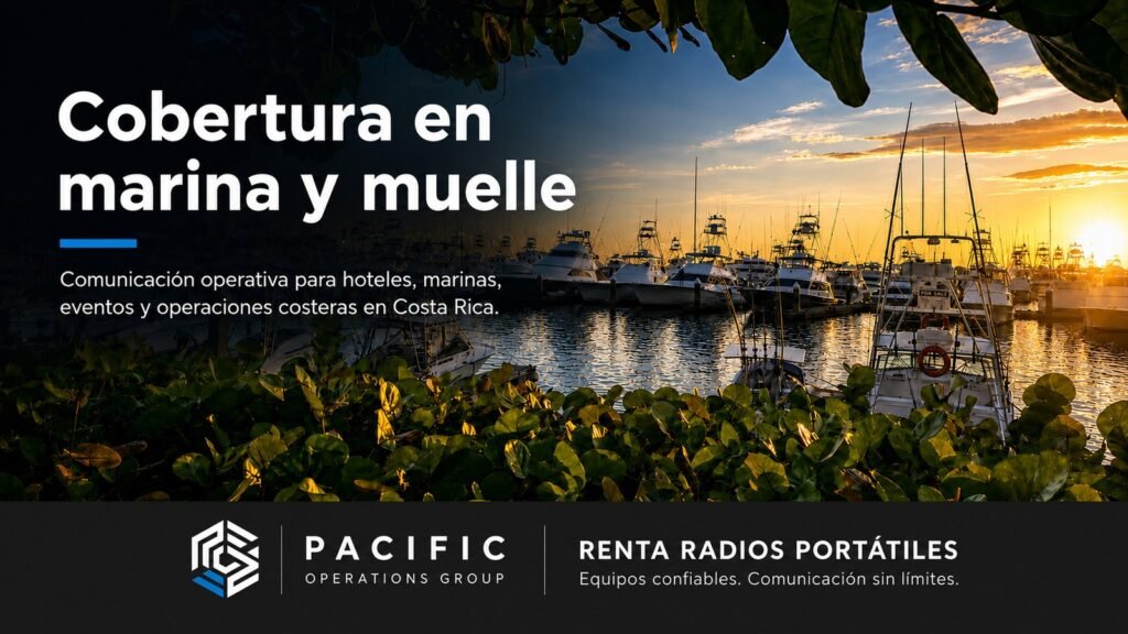 Marina turística al atardecer en Costa Rica, como ejemplo de cobertura en marina, muelle, hoteles, eventos y operaciones costeras donde la comunicación por radios portátiles depende del entorno real.